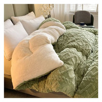 Couette Hiver Épaisse 3D Arabesque Double Face Taffetas Polyester Épais Couverture Maison Hiver Douce Cachemire Couette Queen Size