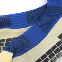 Chaussettes de sport pour hommes avec broderie personnalisée Logo Grip Chaussettes de compression antidérapantes en caoutchouc à tube moyen pour le football