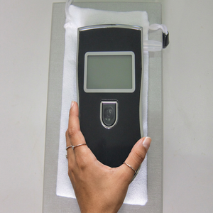 Alcoholímetro Digital con Sensor de Celda de Combustible, Dispositivo con Pantalla Negra para Uso en Automóviles - Product Image 4