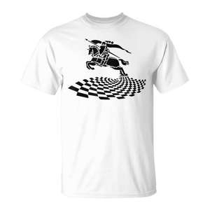 Camiseta con diseño de caballero con lanza para entusiastas del ajedrez - Product Image 1