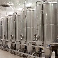 Fermenteur à vin rond 5000L en SUS304, conception à ouverture supérieure avec isolation pour la production de vin de raisin en grande quantité