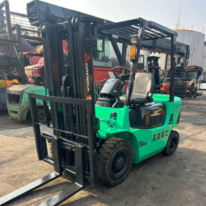 EN STOCK Chariot élévateur diesel d'occasion MITSUBISHI fd2.5/3/4/5/7/10/15/16/25/30 tonnes fd30 FD50 avec trois mâttes, à vendre à Shanghai - Product Image 1