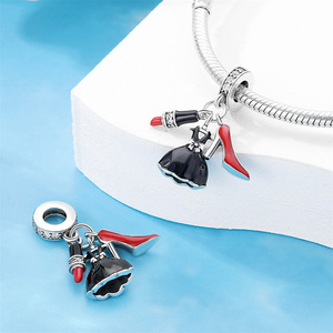 Breloques Pendentifs Style Tourisme (Rouge à Lèvres, Bagage, Appareil Photo) en Cuivre Plaqué Argent pour Accessoires <span class=keywords><strong>de</strong></span> Bracelet DIY, Direct Usine <span class=keywords><strong>de</strong></span> Bijoux - Product Image 4