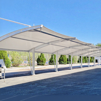 Abri de stationnement/garage/chalet en structure membranaire, moderne, écologique, imperméable et résistant au feu, idéal pour les écoles, hôtels et villas.