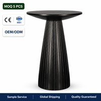 Table d'appoint de salon de luxe en bois massif, table d'appoint à piétement conique cannelé noir, personnalisable OEM ODM