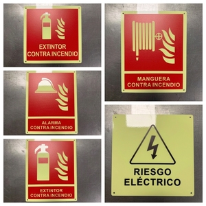 Segnale Personalizzato per Estintore con Stampa Digitale UV su Pannello PVC Autoadesivo Luminoso che si Illumina al Buio - Product Image 4
