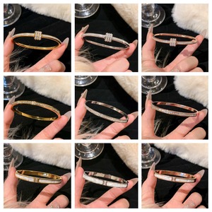 Gelang Wanita Mode desainer 34 gelang grosir baja tahan karat berlapis emas tahan air dan tidak ada noda