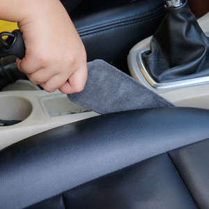 Cepillo para polvo de coche de microfibra gris para limpieza de rejillas de ventilación y costuras de asientos - Product Image 3