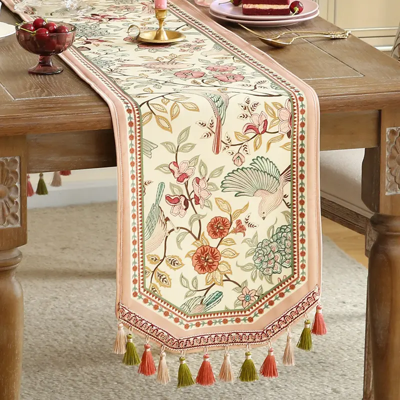 Amerikanischer Stil Vintage Blumen-Esstischdekoration langer Tischtuch Fransen Polyester Jacquard Tischläufer Hochzeit