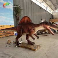 Le musée expose un modèle de dinosaure électronique simulé extérieur intérieur