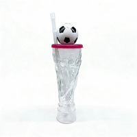 Nouveau produit en stock : Bouteille d'eau en plastique en forme de trophée, gobelet à bière en PET en forme de ballon de football pour le Tournoi Mondial de Football 2026