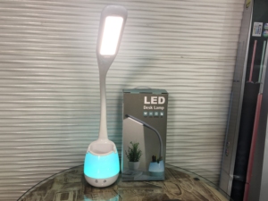 Candeeiro de mesa com relógio, luminária de mesa com suporte para caneta e calendário e luz noturna RGB - Product Image 6
