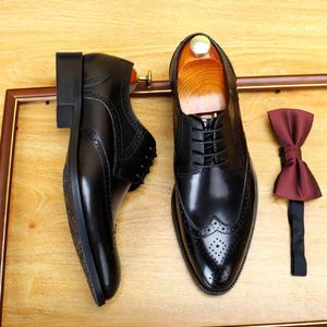 Chaussures Oxford en cuir vert italien de luxe, fabriquées à la main avec un design gravé au laser, élégantes pour les occasions formelles et les galas - Product Image 2