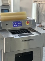 Machine d'emballage automatique de film plastique pour aliments, viande, champignons, pastèque, facile à utiliser, pour un emballage frais et simplifié