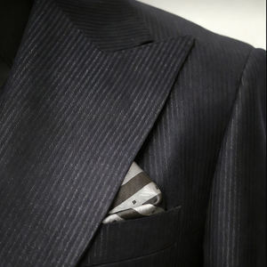 Veste de Costume <span class=keywords><strong>Homme</strong></span> Haut de Gamme <span class=keywords><strong>Bleu</strong></span> <span class=keywords><strong>Marine</strong></span> à Revers Pointus Rayée en Laine – Tissu en Laine Premium Coupe Slim <span class=keywords><strong>Blazer</strong></span> Formel d'Affaires - Product Image 4