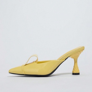 Mules de Tacón Alto Amarillos de Moda para Mujer 2025, con Punta en Pico, de Charol y Pedrería, para Uso Diario - Product Image 6