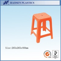 Chaise carrée en plastique polyvalente pour salle à manger, salle de classe et salle de conférence, légère et facile à nettoyer