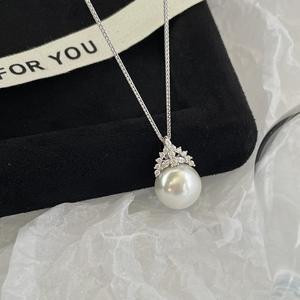 Collar de Perlas Romántico de Lujo con Colgante de Plata Pura S925 con Rosa Blanca y Camelia, Cadena para Suéter Única y Premium - Product Image 2