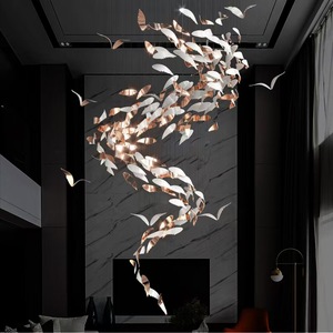 Luces colgantes de cristal decorativas con forma de hojas grandes con diseño de hojas flotantes largas personalizadas para vestíbulo de Hotel Villa - Product Image 1