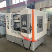 Centre d'usinage vertical CNC haute précision à trois axes pour charges lourdes VMC 7126, commande automatique GSK BT40