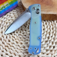 Couteau pliant de camping BM-535 avec manche dégradé bleu (qualité EDC/Collectionneur) Lame drop-point finition Stonewashed à bouton-poussoir