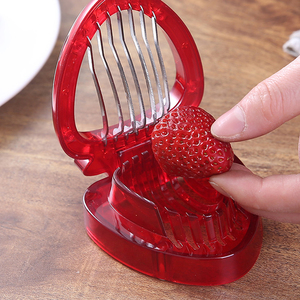 Ustensiles de cuisine : Coupe-fruits et légumes manuel en acier inoxydable pour fraises, idéal pour la préparation culinaire - Product Image 3