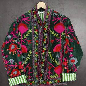 Veste matelassée en coton polaire respirant brodée Suzani vintage, coupe classique, douce, pour femme, collection automne-hiver - Product Image 1