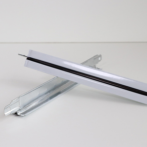 Système de grille de <span class=keywords><strong>plafond</strong></span> en acier galvanisé prépeint moderne en forme de T, antirouille, ignifuge, haute résistance, facile à installer pour les bureaux - Product Image 4