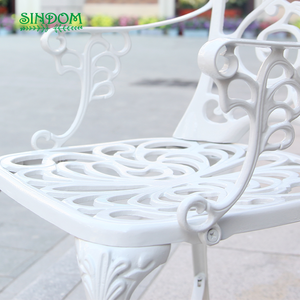 Insieme della mobilia del tavolo e delle sedie del ristorante all'aperto fatto a mano di progettazione europea - Product Image 4