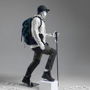 หุ่นจำลองกีฬากลางแจ้งแบบเต็มตัว หุ่นจำลองเดินป่าแบบด้าน หุ่นจำลองปีนเขาชายหญิง สำหรับโชว์เสื้อแจ็คเก็ตและเสื้อโค้ท - Product Image 2