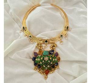 Ensemble de collier élégant et tendance pour femme, en acier inoxydable léger, fait main, motif paon rouge, style Hasli. - Product Image 3