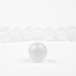 Muestra Disponible: Pelota Hueca Blanca de Alto Brillo, Resistente al Agua, Moldeada por Soplado, con Logotipo Personalizado para Piscina de Pelotas - Product Image 6