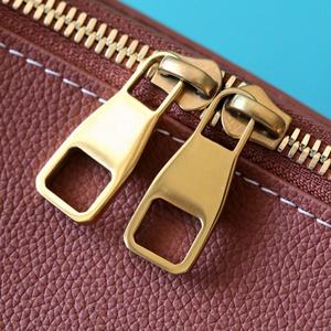 Nouveau <span class=keywords><strong>sac</strong></span> à main personnalisé pour femmes Louise - <span class=keywords><strong>Sac</strong></span> fourre-tout en cuir grainé robuste - <span class=keywords><strong>Sac</strong></span> Vuittones à compartiments verrouillables - Product Image 5