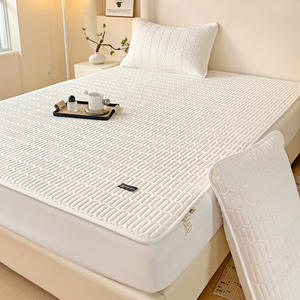 Funda Protectora Impermeable Acolchada Antideslizante y Antipolvo para Colchón Simmons - Product Image 1