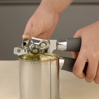 Ouvre-boîte manuel multifonctionnel avec poignée grise antidérapante, ouvre-bouteille 3 en 1 pour bouteilles de bière et boîtes de conserve, gadget de cuisine
