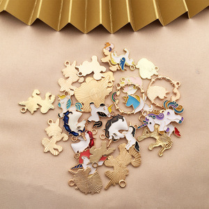 Nuevo diseño de moda al por mayor goteo unicornio aleación colgante DIY accesorios hechos a mano pendientes Clips - Product Image 4