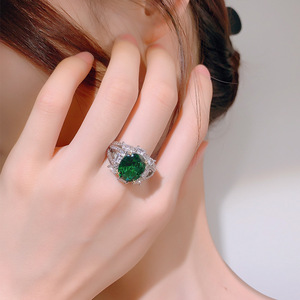 Bague en zircon rubis taille ovale, laiton plaqué bicolore, bague de luxe ajustable pour femme - Product Image 6