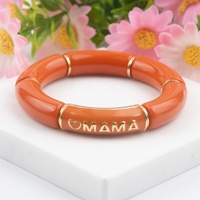 Nouveau Design acrylique en plastique émail coloré lettres MAMA Bracelets épais pour cadeaux