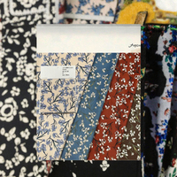 Tissu en velours côtelé tricoté chaîne imprimé floral tendance 200 GSM 100 % polyester pour jupes, robes et chemises