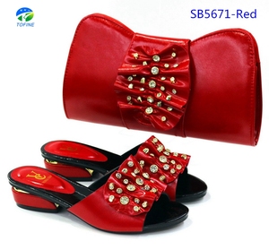 <span class=keywords><strong>Scarpe</strong></span> <span class=keywords><strong>arancioni</strong></span> e borsa con <span class=keywords><strong>tacco</strong></span> <span class=keywords><strong>basso</strong></span> e pochette per abbinarsi a <span class=keywords><strong>scarpe</strong></span> Casual e Set di borse - Product Image 4