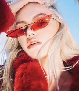 Ins <span class=keywords><strong>occhiali</strong></span> <span class=keywords><strong>da</strong></span> <span class=keywords><strong>sole</strong></span> <span class=keywords><strong>da</strong></span> uomo alla moda più nuovi <span class=keywords><strong>occhiali</strong></span> <span class=keywords><strong>da</strong></span> <span class=keywords><strong>sole</strong></span> <span class=keywords><strong>da</strong></span> <span class=keywords><strong>donna</strong></span> vintage in metallo retrò con occhi di gatto punk piccoli - Product Image 2