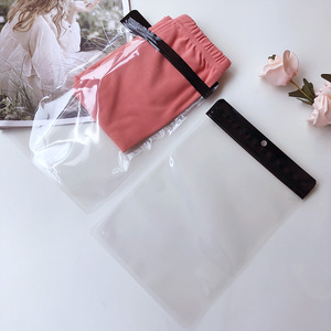 Sac zip-lock en plastique transparent imprimé personnalisé réutilisable pour chaussures chaussettes fermeture éclair transparente givrée en fourrure avec logo personnalisé - Product Image 1