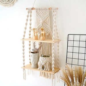Étagère murale bohème tissée à la main, support de rangement suspendu en macramé pour livres et plantes, décoration murale bohème pour salon et maison d'hôtes - Product Image 2