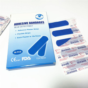 Pansements adhésifs MediSafe 1,5 x 2,875 po bleus, imperméables, détectables par les détecteurs de métaux, pour usage en cuisine et hôtel - Product Image 5