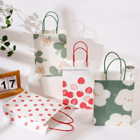 Anpassbare Logo Kraft Papiertüte Hot Stamp ing Wieder verwendbare Geschenk verpackung für Kleidung Schuhe Kerzen Crafts Food