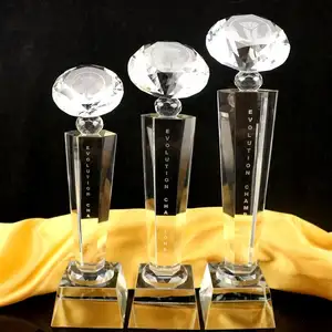 2022 ucuz elmas kristal Trophy özelleştirilmiş kazınmış Logo kristal Trophy elmas şekli kristal ödül iş hediye