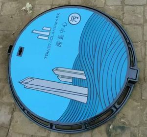 High <strong>Quality</strong> D400 <strong>Cast</strong> <strong>Iron</strong> CE ISO9001 Certified Manhole Cover Lock System Black Bitumen Surface Decorative Graffiti Roadway - Product Image 3