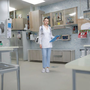 Batas Médicas Blancas al por Mayor, Uniformes de Enfermería, Batas de Laboratorio, Uniformes para Farmacias, Clínicas Veterinarias, Ropa de Trabajo Unisex - Product Image 3