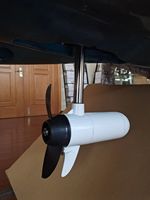 Kayak à moteur électrique YAK Outdoors de 35 lb avec coque en PE, système de pédales durable, bateau de pêche écologique pour rivières et lacs