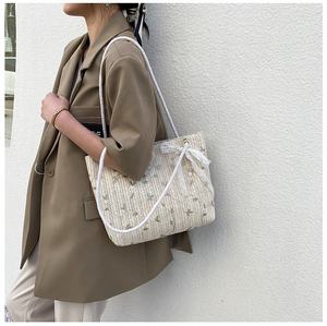 Borsa a Mano Intrecciata alla Moda per Donne, <span class=keywords><strong>Stile</strong></span> Minimalista, Tracolla Singola con Chiusura a Bottone e Fiocco, Doppio Manico - Product Image 3